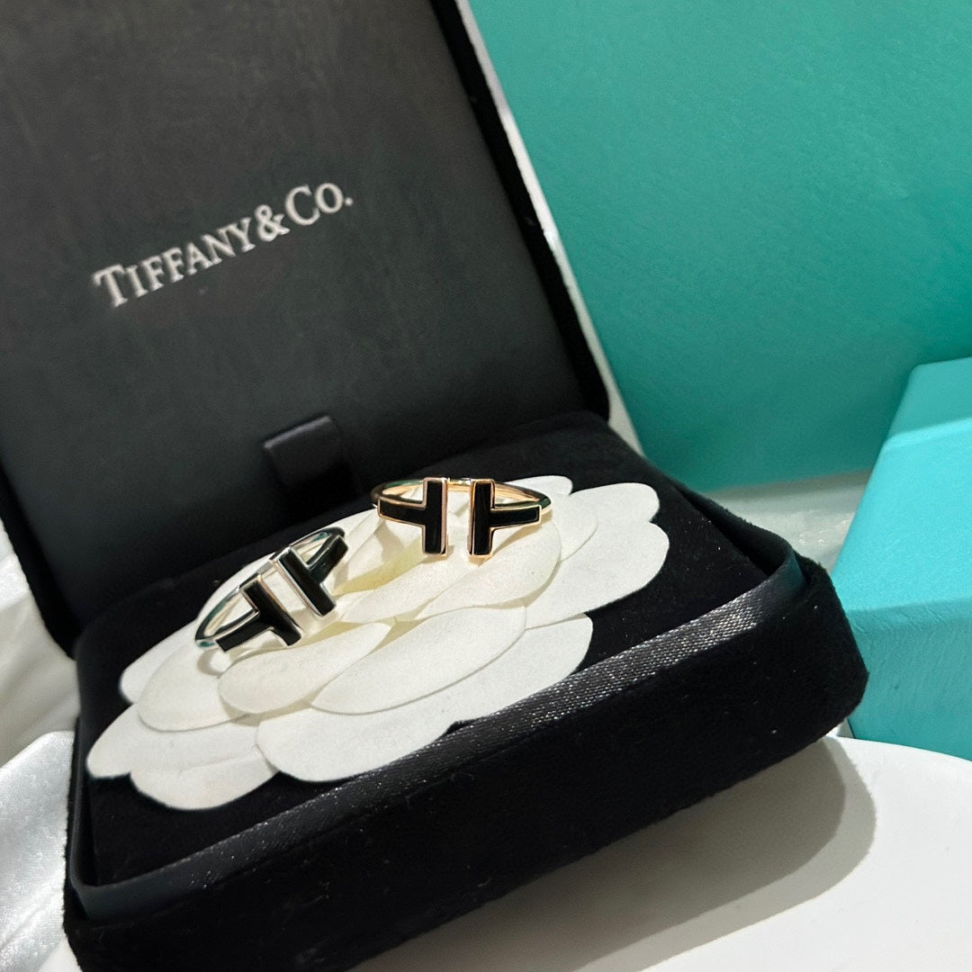 18K Tiffany Black Onyx Wire Ring