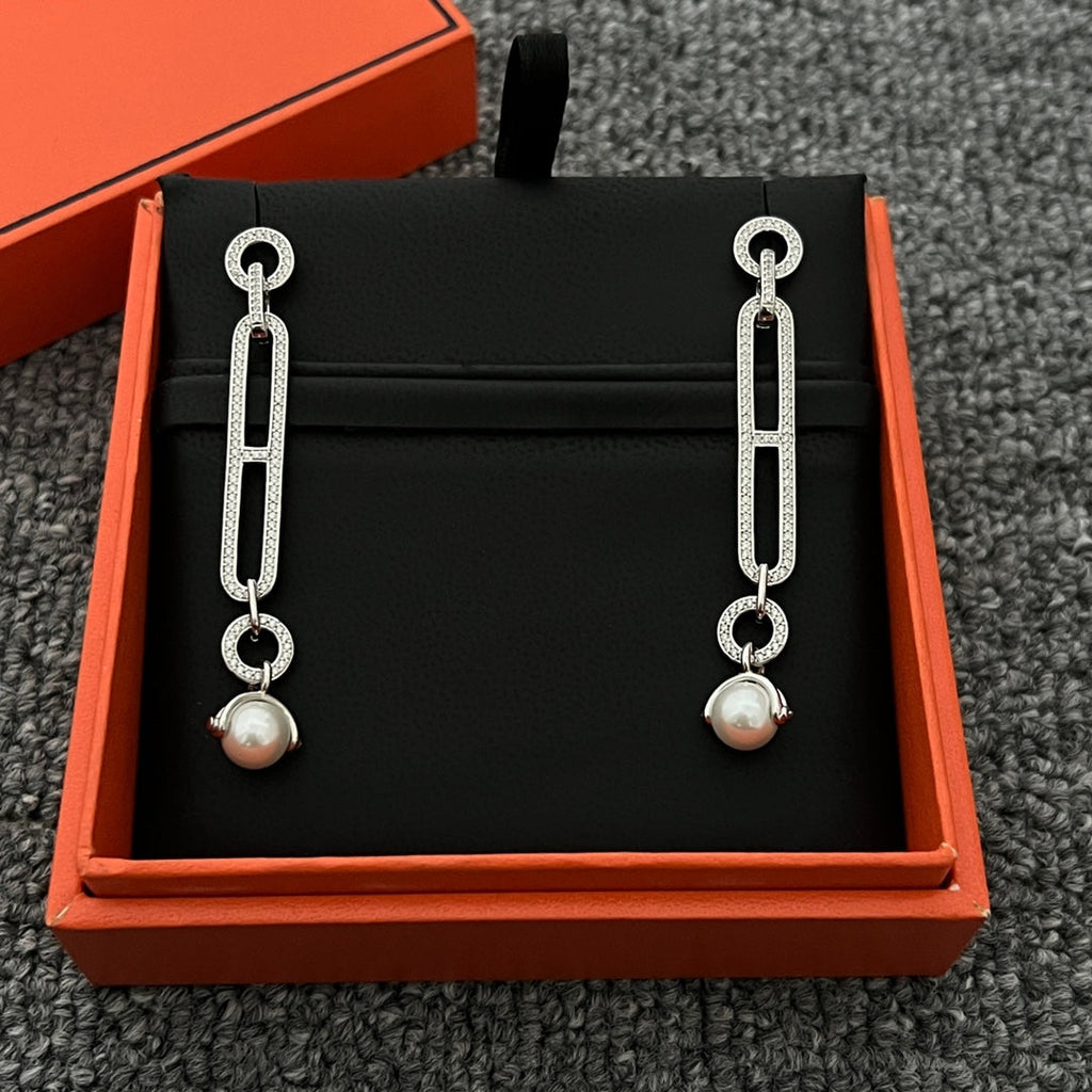 18K Chandra Diamonds Earrings