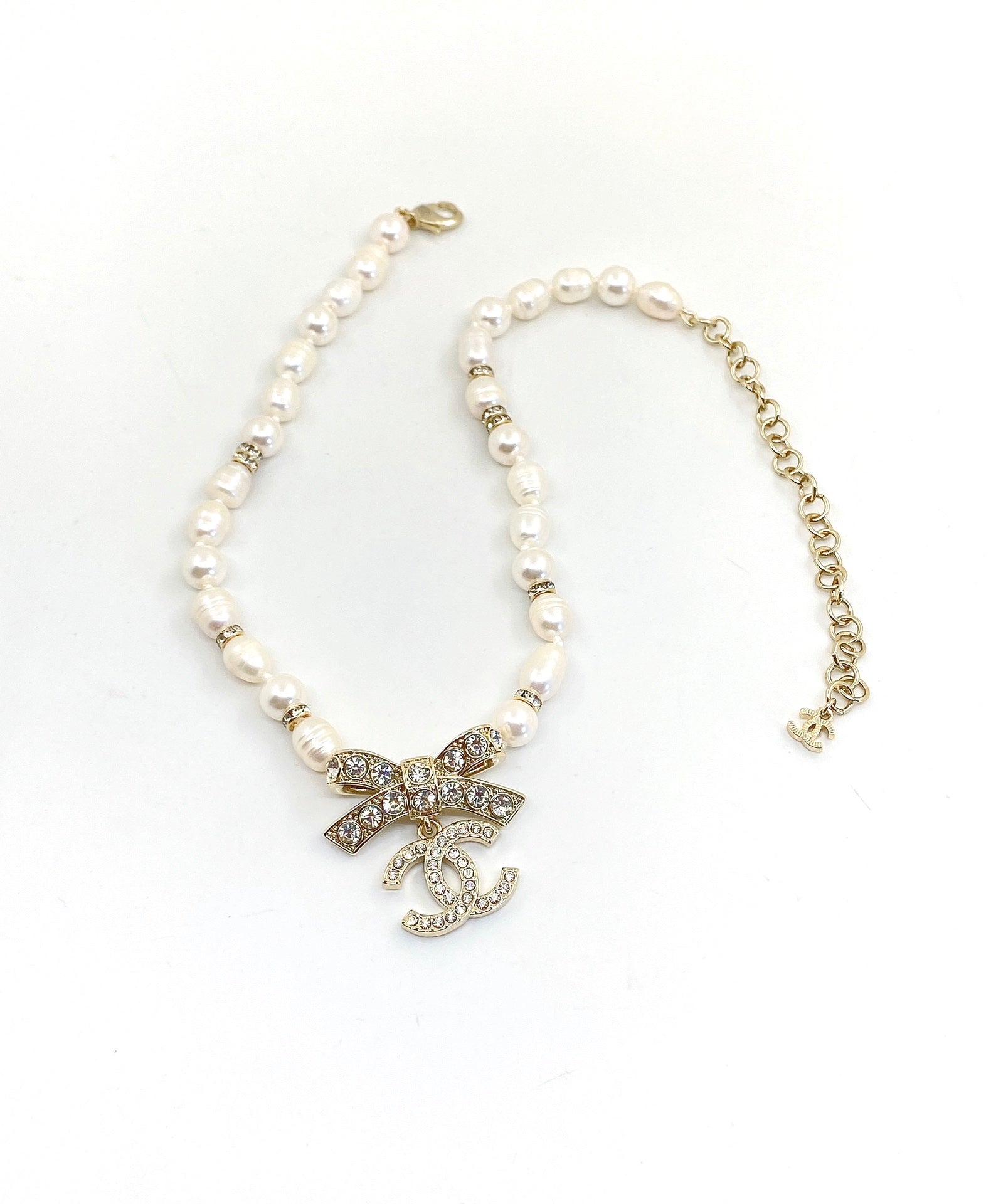 18K  Chanel Bow Tie Diamonds Necklace