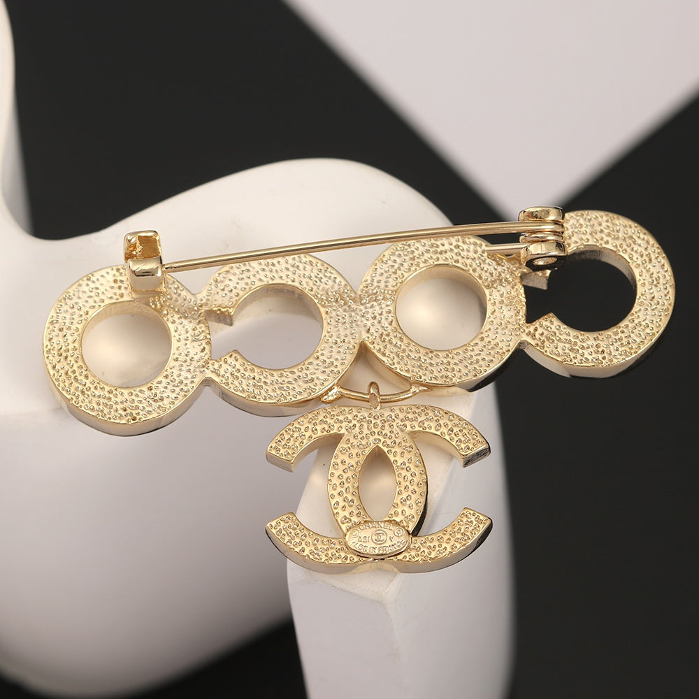 18K  Chanel Coco Crush Pearls Brooch