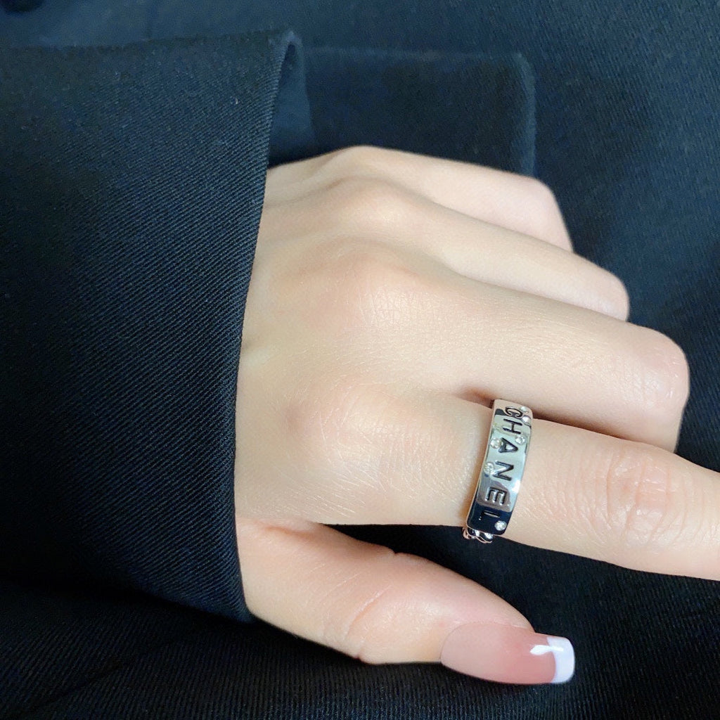 18K  Chanel Chain Link Ring
